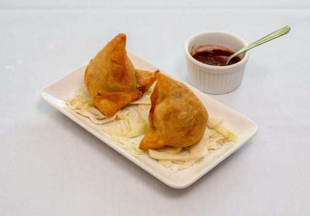 Vegetable Samosa (2 pcs).